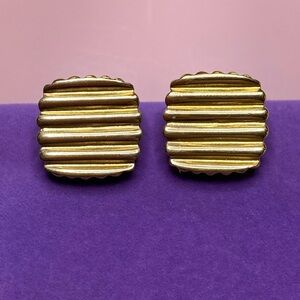 💛 Vintage Ripple Gold-Toned Earrings